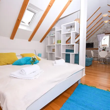 Tragos Lemon Tree Trogir