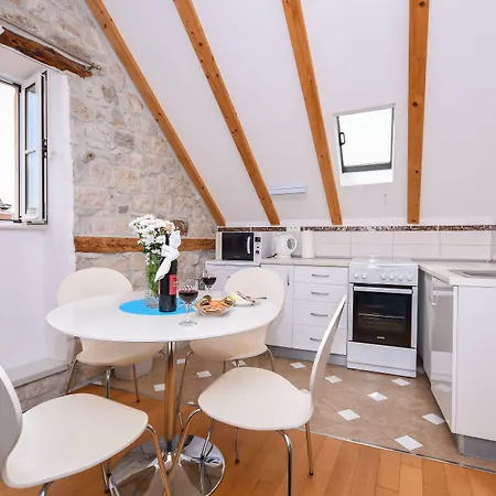 Tragos Lemon Tree Apartamento