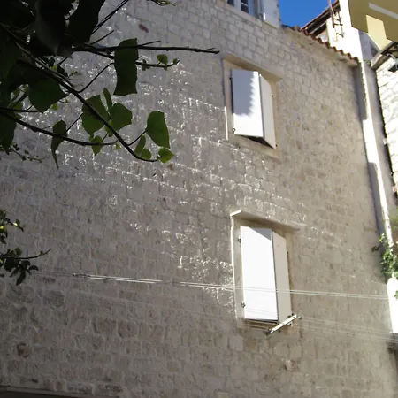 Tragos Lemon Tree Trogir