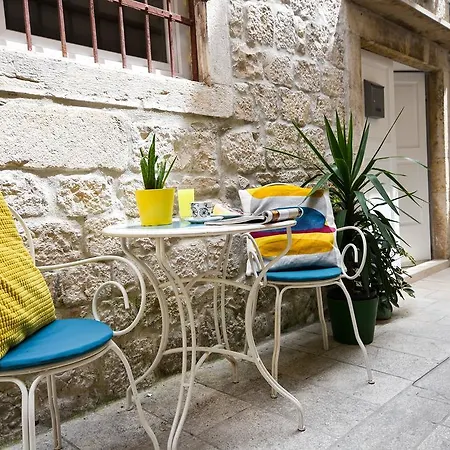 Апартаменти Tragos Lemon Tree