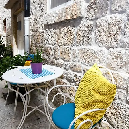 Апартаменти Tragos Lemon Tree *