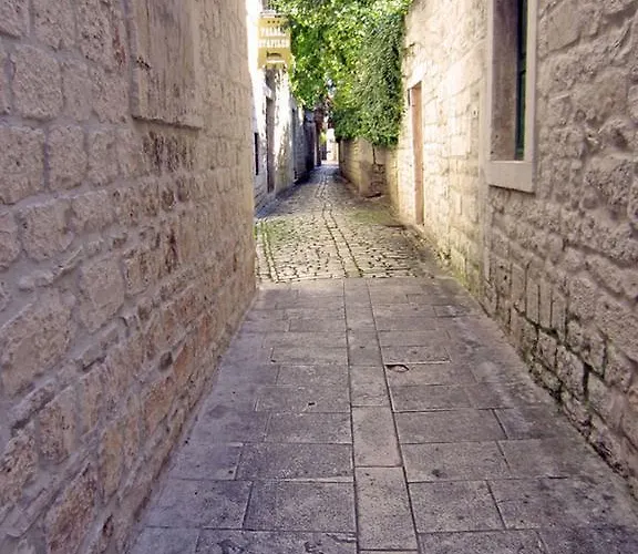 Tragos Lemon Tree Apartment *