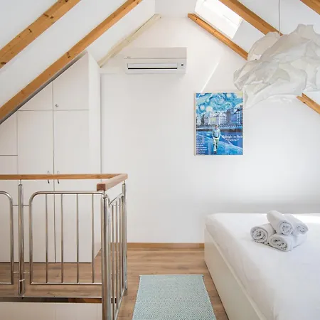 트라고스 레몬 트리 *