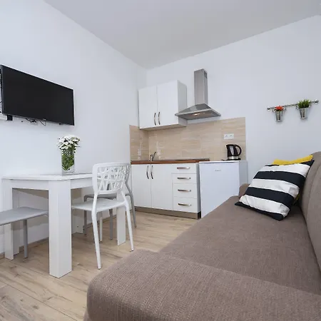 트라고스 레몬 트리 아파트 *