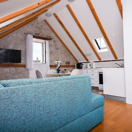 트라고스 레몬 트리 아파트