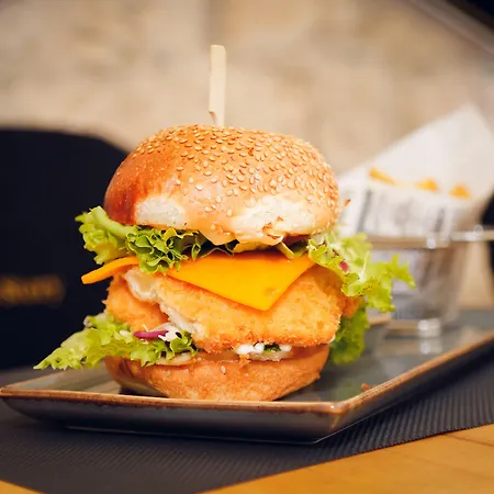 트라고스 레몬 트리 아파트