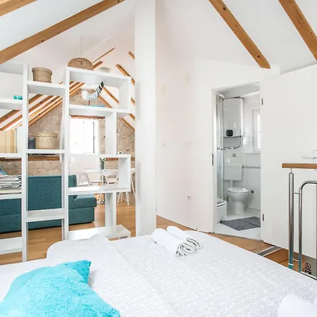 트라고스 레몬 트리