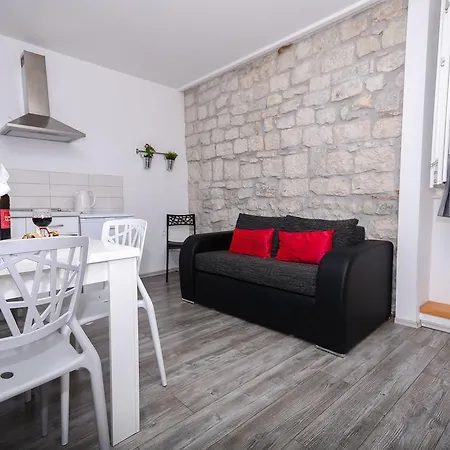 트라고스 레몬 트리