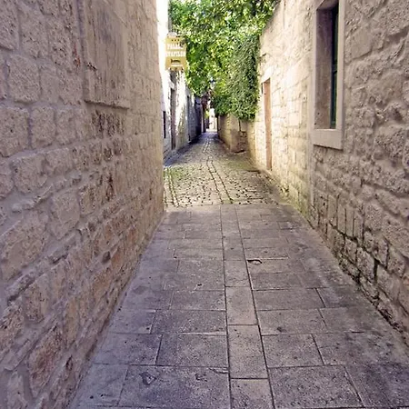 트라고스 레몬 트리 아파트 *