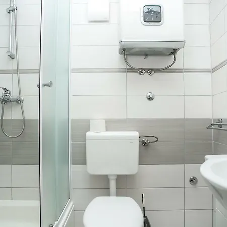 트라고스 레몬 트리 아파트